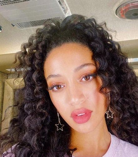 Samantha Logan Bio, Age, Wiki, Height, Married,。